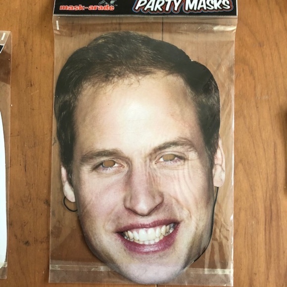 Kate & William Party Face Mask NWT - Picture 3 of 10